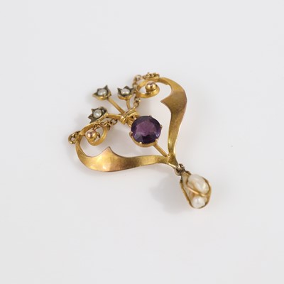 Lot 346 - An Art Nouveau 9ct gold, amethyst and seed...