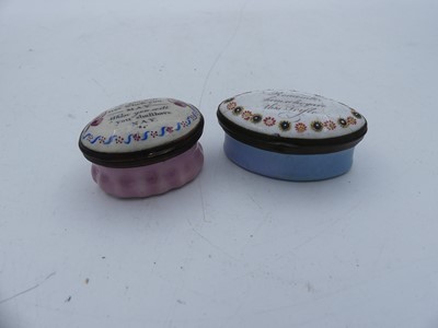 Lot 243 - An 18th century Bilston enamel patch box "If...