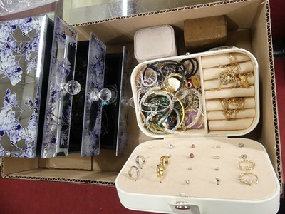 Lot 250 - A collection of costume jewellery, to include...