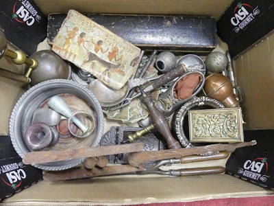 Lot 257 - A collection of miscellaneous items, to...