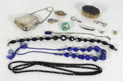 Lot 280 - A collection of jewellery, to include a...