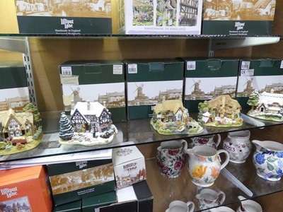 Lot 190 - Lilliput Lane - a collection of models to...