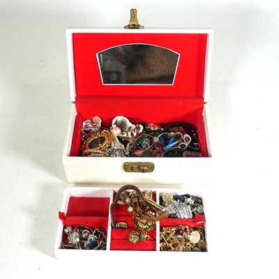Lot 288 - A collection of costume jewellery to include...