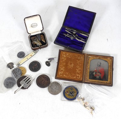 Lot 290 - A collection of miscellaneous items to include...