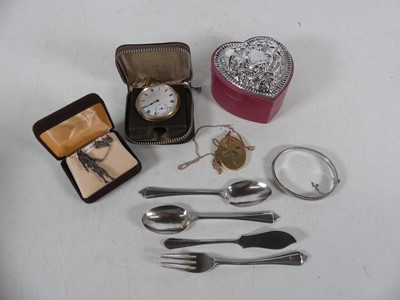Lot 305 - A collection of items, to include an American...