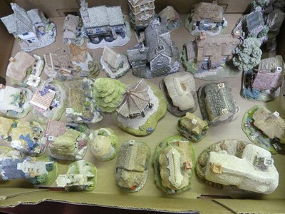Lot 191 - Lilliput Lane - a collection of models to...