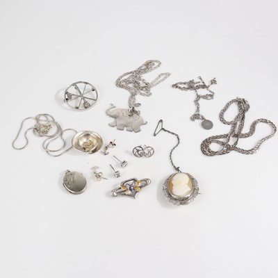 Lot 367 - Assorted modern silver and white metal costume...