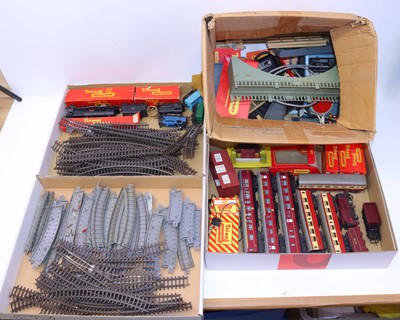 Lot 722 - Collection of mixed Triang 00 Gauge Railways,...